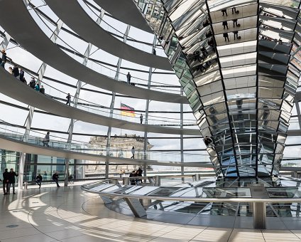 _DSC8040 In the glass dome of the Reichstag building in Berlin.