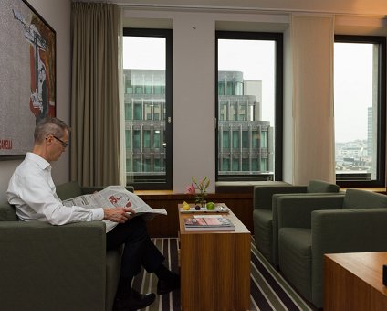 _DSC8098 Arto in the suite at the hotel in Berlin.