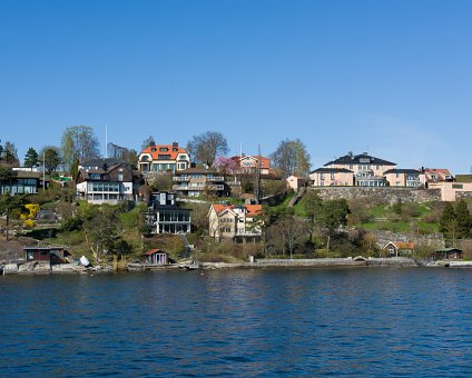 _DSC3015 View of houses on a boat trip in the Stockholm archipelago.