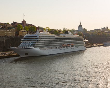 _DSC3181 A cruise ship in Stockholm.