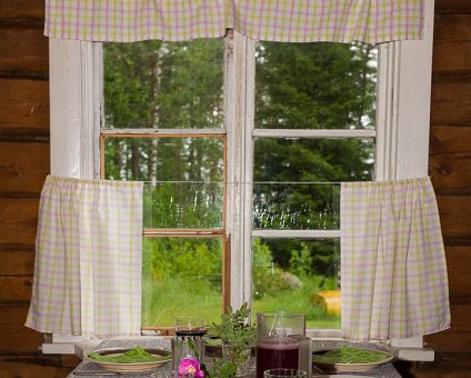_DSC3585 Midsummer dinner table at Pritti cottage in Vesanto, Finland.