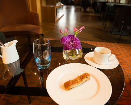 _DSC3827 Morning coffee in the Club Lounge.