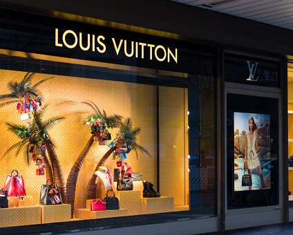 _DSC3861 The Louis Vuitton window at KaDeWe department store.