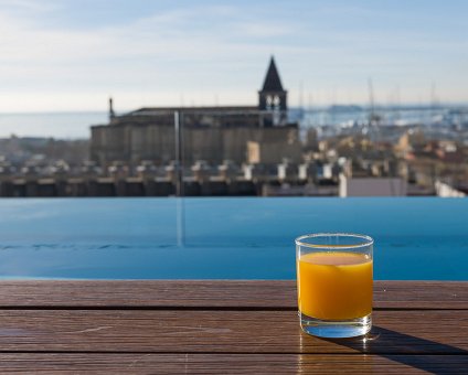 _DSC4358 Fresh orange juice in the morning by the rooftop pool of the hotel in Palma.