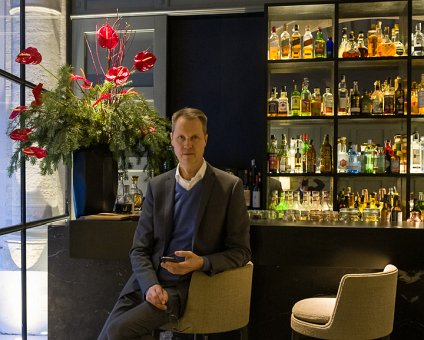 _DSC4448 Arto at the lobby bar of Sant Francesc Hotel Singular in Palma.