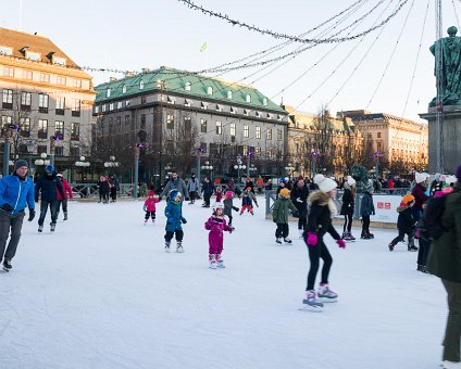_DSC5865 Ice skating at Kungsträdgården.