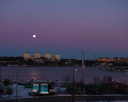 _DSC5890 January afternoon at Gärdet with full moon over Lidingö.