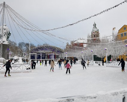 _DSC6201 Ice skating in Kungsträdgården in February.