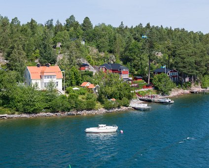 _DSC8981 View from the ship, typical landscape of the archipelago and Swedish houses.