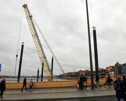 _DSC6606 At Guldbron (the golden bridge) at Slussen on the opening day.