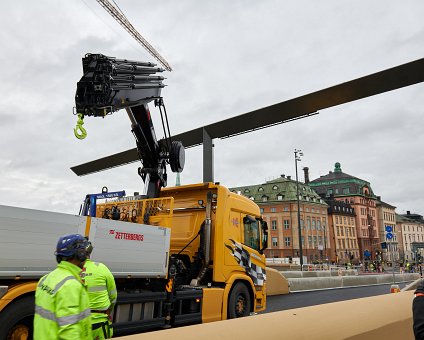 _DSC6617 At Guldbron (the golden bridge) at Slussen on the opening day.