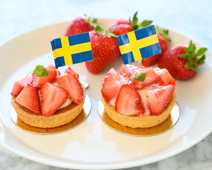 _DSC3194 Strawberry tartars on Swedens National Day.
