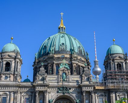 _DSC4474 The Berlin Cathedral (Berliner Dom) and the TV-tower (Fernsehturm).
