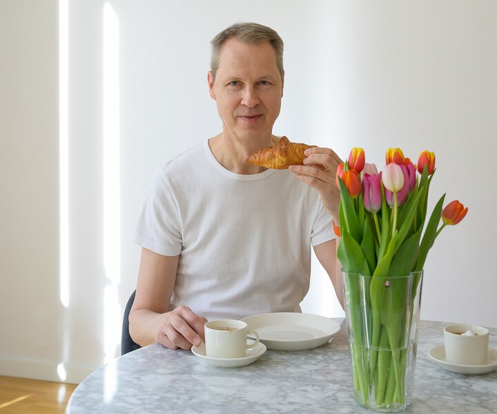 _DSC2465-1-2 Arto having morning coffee.