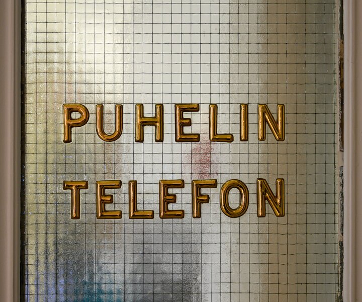 _DSC3420 Telephone booth.