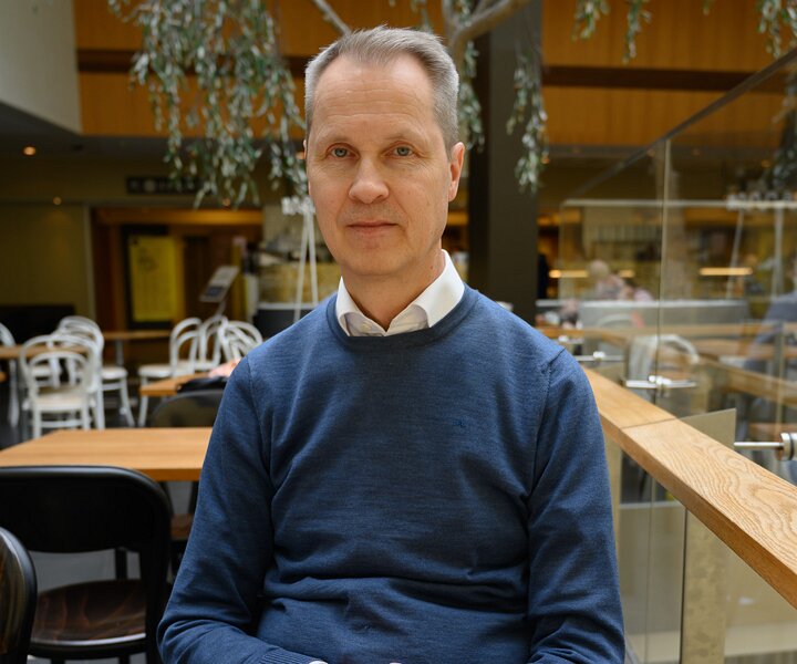 _DSC3433 Arto having lunch at Stockmann department store.