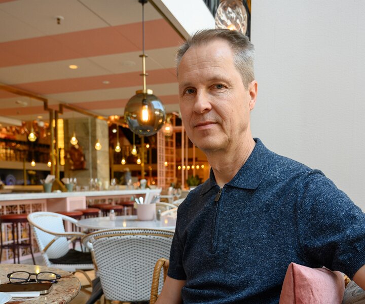 _DSC3777 Arto at Greta's for morning coffee.