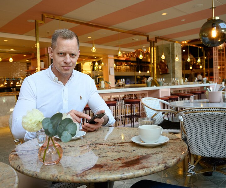 _DSC3783 Thomas having morning coffee at Gretas.