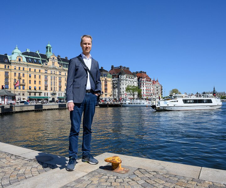 _DSC3841 Arto at Nybrokajen, enjoying the sun of spring.