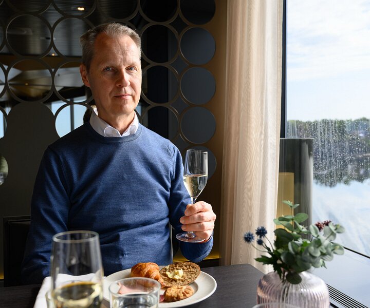 _DSC3894 Arto having champagne breakfast on the boat.