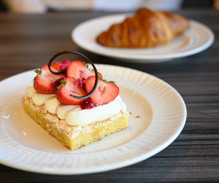 _DSC3953 Cakes for the afternoon coffee on the boat.