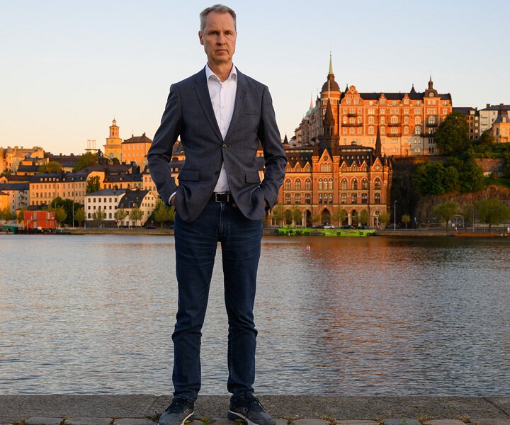_DSC0111 Arto at Riddarholmen. Sun in late evening in June.