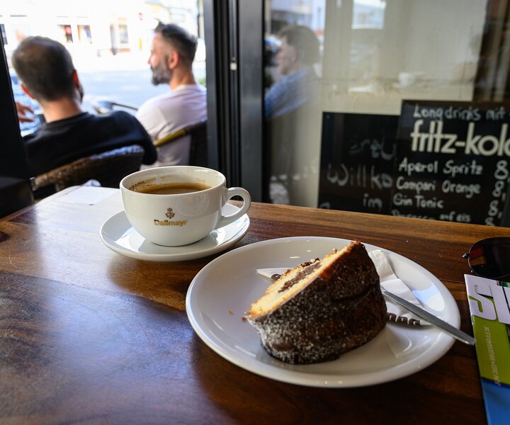 _DSC0189 Afternoon coffee at Romeo und Romeo.