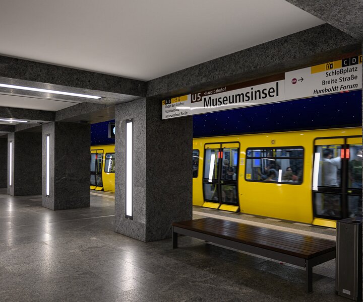 _DSC0233 At Museumsinsel subway station.