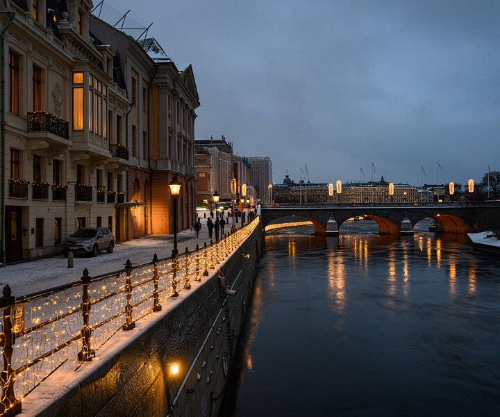 _DSC1612 At Strömgatan with light decorations in December.