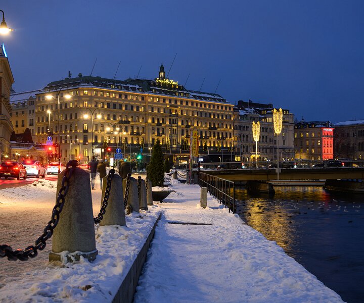 _DSC1625 At Strömgatan with light decorations in December, view of Grand Hôtel.