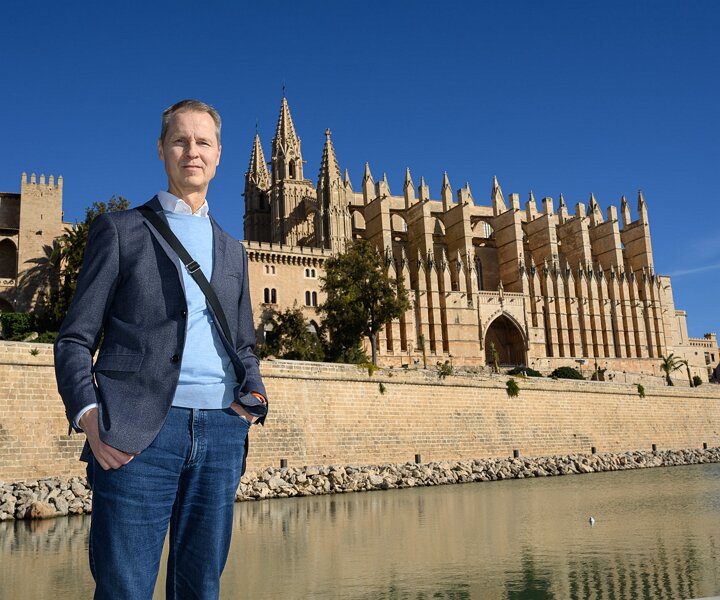 _DSC1689 Arto at the Catedral de Mallorca.